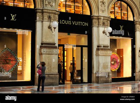 louis vuitton firenze italy|louis vuitton milano italy.